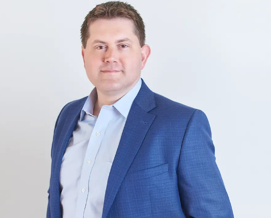 Luis Alvarez Aims to Heal Wounds with Tissue-Regenerating “Paint”